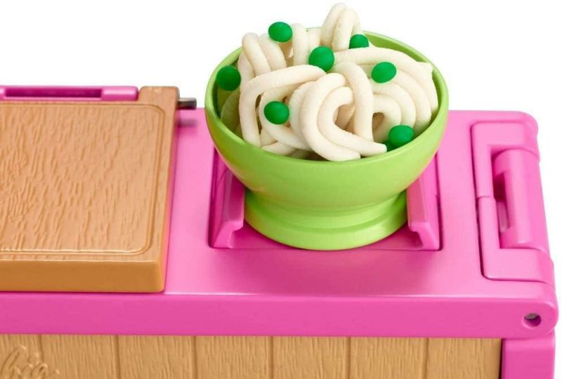 Ghk43 Noodle Maker Doll And Playset  |  Playsets & Building Playsets & Building Playsets & Building